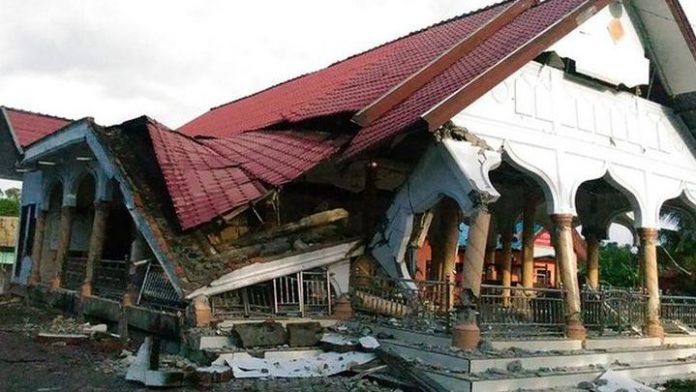 ΙΝΔΟΝΗΣΙΑ: 319 οι νεκροί από το σεισμό σύμφωνα με νέο απολογισμό