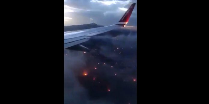 Σοκαριστικό βίντεο Τούρκου δημοσιογράφου - Η πυρκαγιά στην Αττική από αεροπλάνο