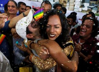 Ινδία: Αποποινικοποιήθηκε η ομοφυλοφιλία μετά από 157 χρόνια