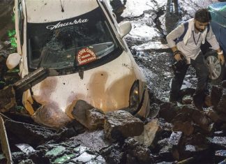 ΙΝΔΙΑ: ΣΟΚ από κατάρρευση γέφυρας - Τουλάχιστον πέντε νεκροί και δεκάδες τραυματίες