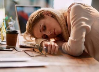Πόσο αποδίδεται στη δουλειά σας; Αν κοιμάστε 5 ώρες τη μέρα είναι σαν να έχετε πιει ένα μπουκάλι κρασί