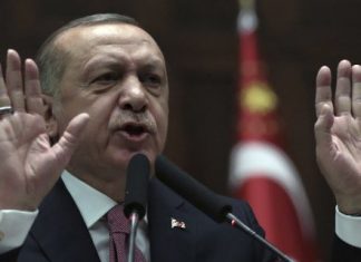 Ο Ερντογάν αγνοεί ΗΠΑ και Ε.Ε. και συνεχίζει να απειλεί