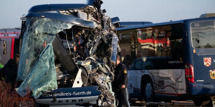 ΓΕΡΜΑΝΙΑ: Σαράντα τραυματίες, οι περισσότεροι μαθητές, σε τροχαίο με δύο σχολικά λεωφορεία