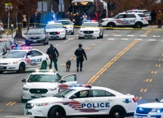 ΗΠΑ: Σε φόνο δεύτερου βαθμού αυξήθηκε η κατηγορία εις βάρος του αστυνομικού που γονάτισε στο λαιμό του Τζορτζ Φλόιντ