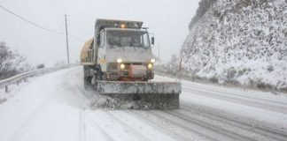 Λάρισα: Απαγορεύτηκε η κυκλοφορία βαρέων οχημάτων λόγω χιονιά