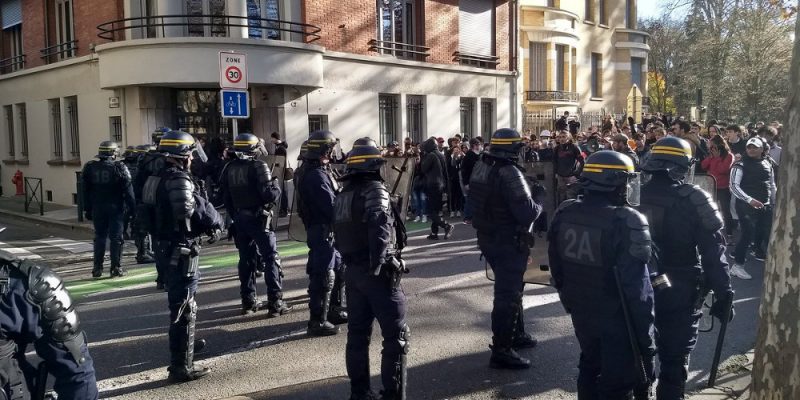 ΓΑΛΛΙΑ: Νέες συλλήψεις μαθητών μετά από επεισόδια σε διαδήλωση στη Λιόν