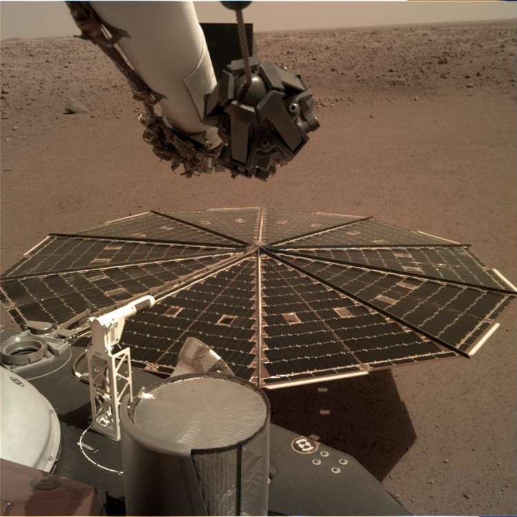 InSight: Οι φωτογραφίες που έστειλε το από τον Άρη 