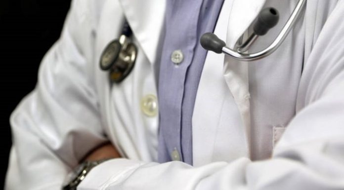 Υπουργείο Υγείας: Αμοιβή 2.000 στους ιδιώτες γιατρούς για να ενισχύσουν το ΕΣΥ