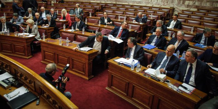 Βουλή: Στο «κόκκινο» η ένταση στην επιτροπή για τις Πρέσπες με φωνές και διακοπές