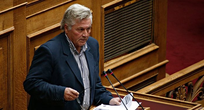 Έληξε το θρίλερ: Στη Βουλή ο Παπαχριστόπουλος, εκτός ο Κουρουμπλής