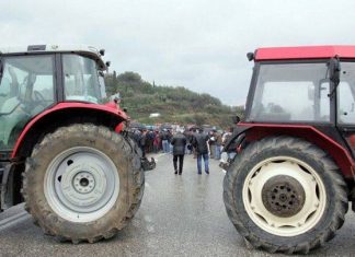 Λάρισα: Αποχώρησαν οι αγρότες από το μπλόκο της Νίκαιας