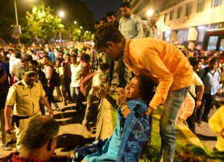 ΙΝΔΙΑ: Πέντε νεκροί και 36 τραυματίες από την κατάρρευση πεζογέφυρας στο Μουμπάι
