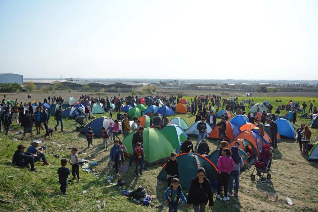 Διαβατά: Αδειάζει ο άτυπος καταυλισμός προσφύγων