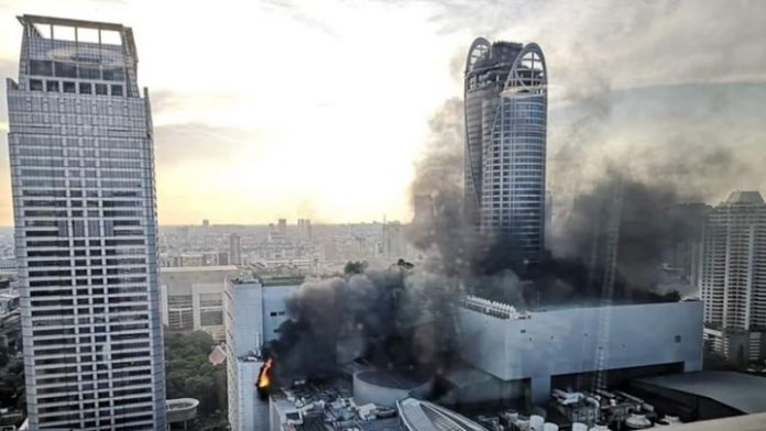 ΜΠΑΝΓΚΟΚ: Συγκλονίζουν οι πρώτες εικόνες από την φωτιά σε ξενοδοχείο