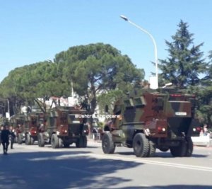 Βαλκάνια: ΗΠΑ και Ρωσία ξεφορτώνουν πυρετωδώς πολεμικό υλικό σε Αλβανία και Σερβία αντίστοιχα - Επηρεάζει την Ελλάδα;