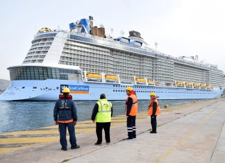 Πειραιάς: Έδεσε στο λιμάνι το μεγαλύτερο κρουαζιερόπλοιο του κόσμου