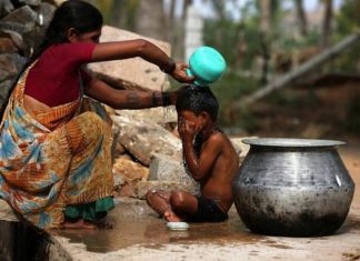 ΙΝΔΙΑ: Θερίζει ψυχές ο καύσωνας – Τουλάχιστον 50 νεκροί