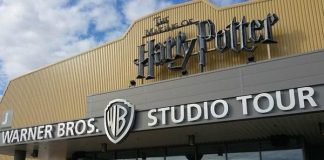 Καίγονται τα στούντιο της Warner Bros στο Λονδίνο