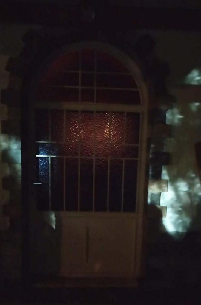 Λάρισα: Πλήθη πιστών συρρέουν στο Καλοχώρι  - «Βλέπουν» τη «μορφή της Παναγίας» το βράδυ