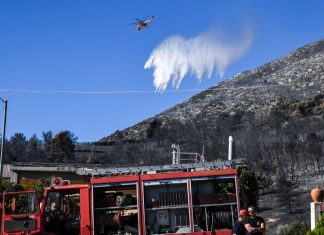 Κορινθία: Φωτιά στις Κεχριές