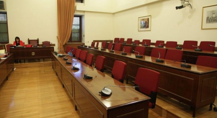 Folli Follie: Στη Βουλή η δικογραφία για τους δύο πρώην Υπουργούς Αλέκο Φλαμπουράρη και Αλέξη Χαρίτση