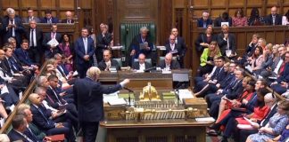Βρετανία: Πέρασε το νομοσχέδιο που μπλοκάρει το άτακτο Brexit