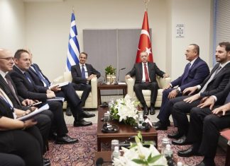 Δύο φωτογραφίες μία αλήθεια για την συνάντηση με τον Ερντογάν