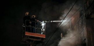 Γέμισε καπνούς η Αθήνα από την φωτιά σε κτίριο στην Ομόνοια