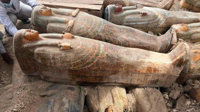 Αίγυπτος: Εκατό άθικτες σαρκοφάγοι ανακαλύφθηκαν στην Νεκρόπολη της Σακκάρα