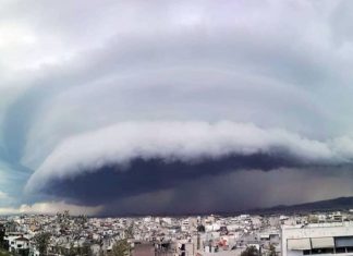 Μοιάζει με UFO αλλά είναι σύννεφο και κάλυψε την Αθήνα