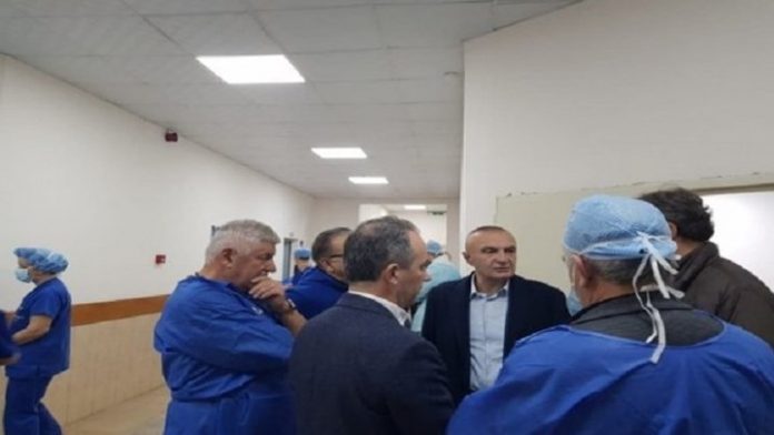 ΑΛΒΑΝΙΑ: Το νοσοκομείο Τιράνων επισκέφθηκε ο πρόεδρος της Αλβανίας