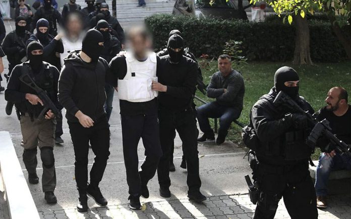 Επαναστατική Αυτοάμυνα: Ο καταζητούμενος τρομοκράτης «εμφανίστηκε» κι «αθωώνει» τους συλληφθέντες