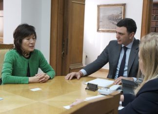 Συνάντηση Κικίλια με την πρέσβη της Κίνας για τον νέο κοροναϊό