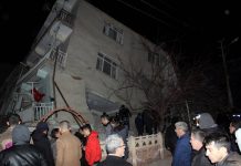 ΤΟΥΡΚΙΑ: Δραματική νύχτα μετά τον σεισμό - Αυξάνονται συνεχώς οι νεκροί και οι τραυματίες