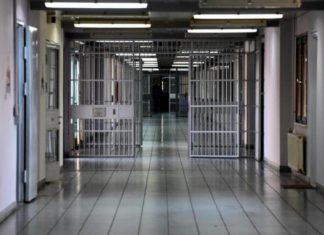 Φυλακές Αυλώνα: Εντοπίστηκαν αυτοσχέδια σπαθιά και μαχαίρια
