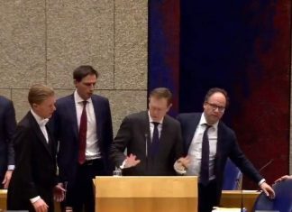 Η στιγμή που Ολλανδός υπουργός μιλάει για τον κορονοϊό και καταρρέει