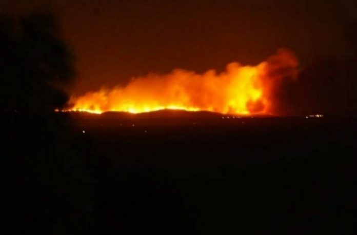 Κεφαλλονιά: Δύσκολο βράδυ με την μεγάλη πυρκαγιά στη περιοχή Αννινάτα