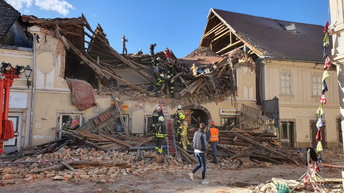 Σεισμός μεγέθους 6,4 βαθμών σημειώθηκε κοντά στο Ζάγκρεμπ στην Κροατία.