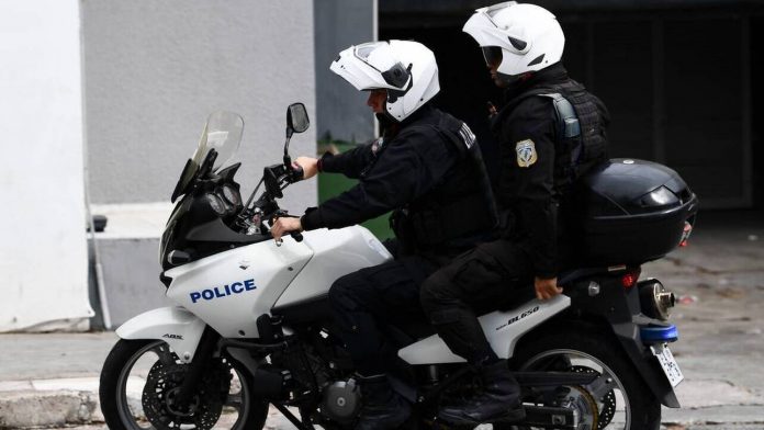 Νέα Σμύρνη: Επίθεση σε αστυνομικούς