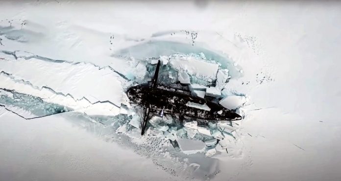 Αρκτική: Πυρηνικά ρωσικά υποβρύχια αναδύονται από τους πάγους σε θεαματικό βίντεο